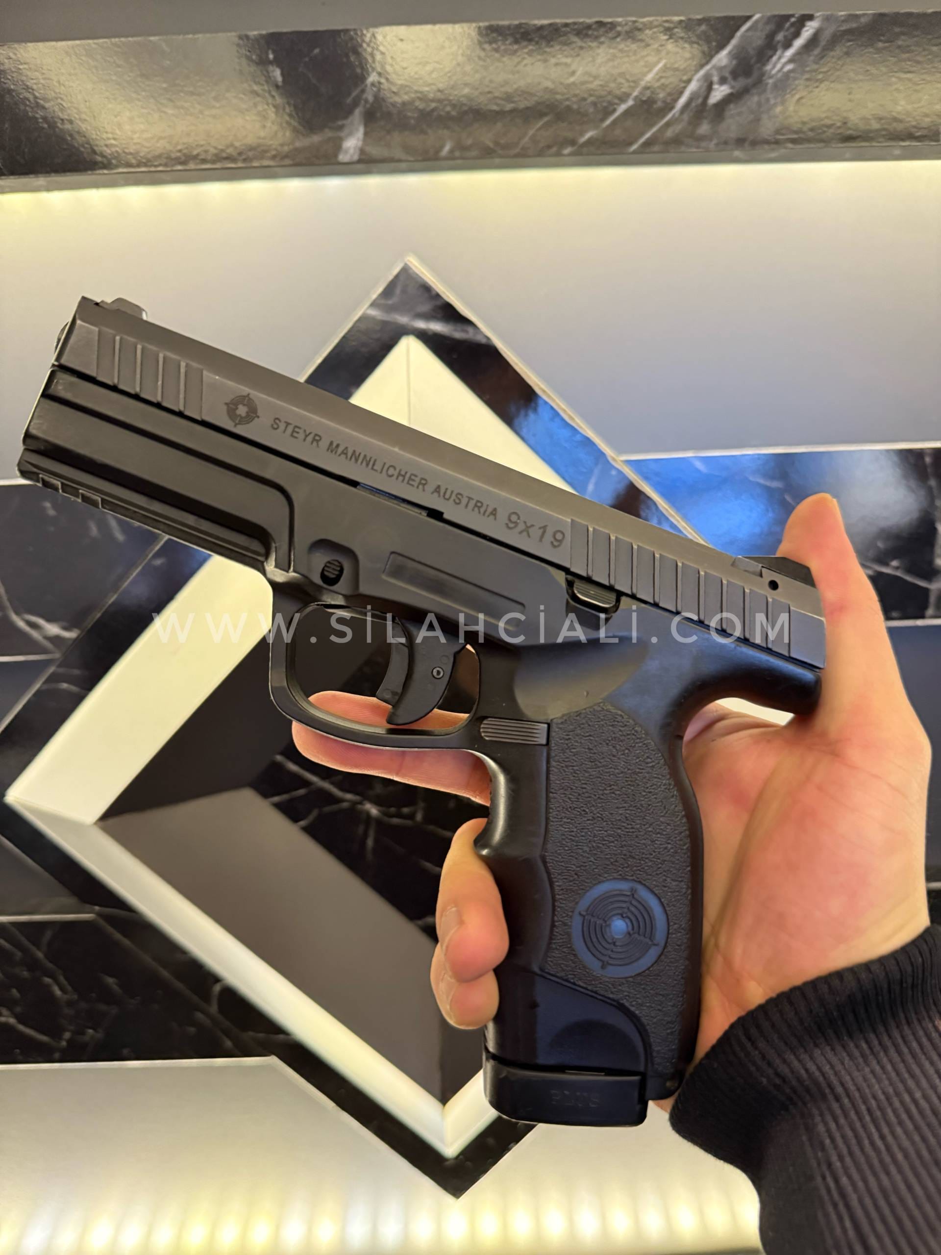 STEYR L9-A1 Sıfıra Yakın Çift Şarjör